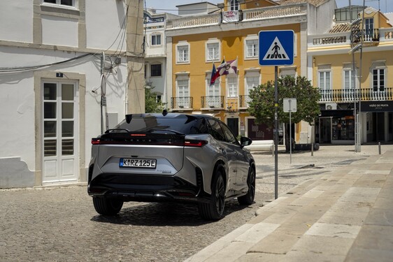 Lexus RZ 2025