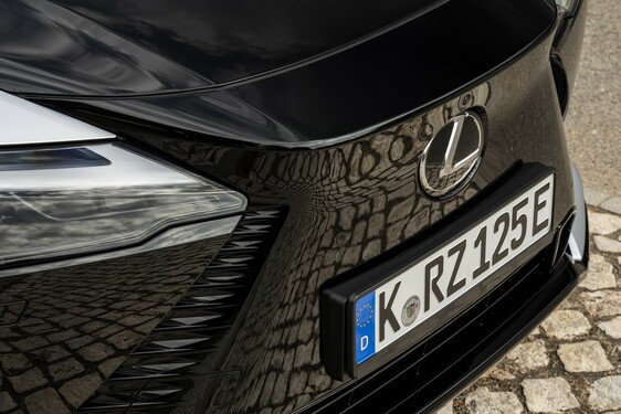 Lexus RZ 2025