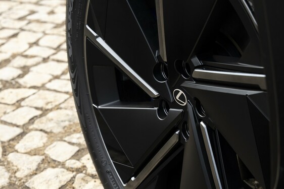 Lexus RZ 2025