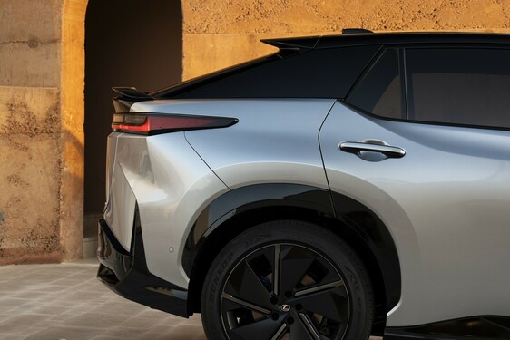 Lexus RZ 2025