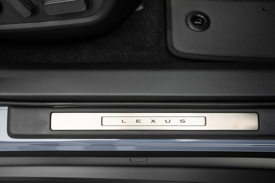 Lexus ES 2025