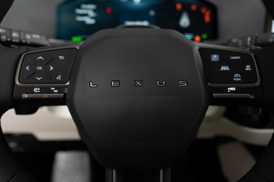 Lexus ES 2025