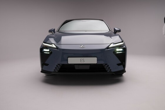 Lexus ES 2025