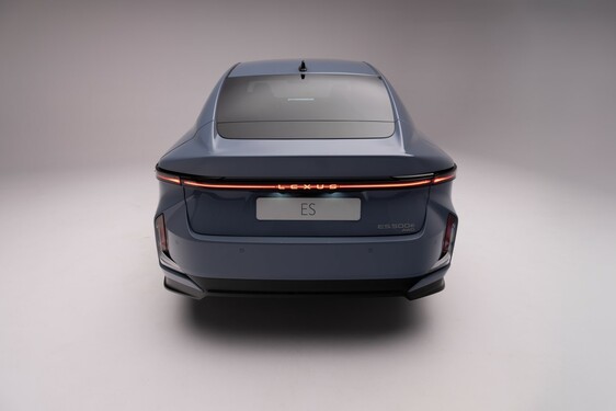 Lexus ES 2025