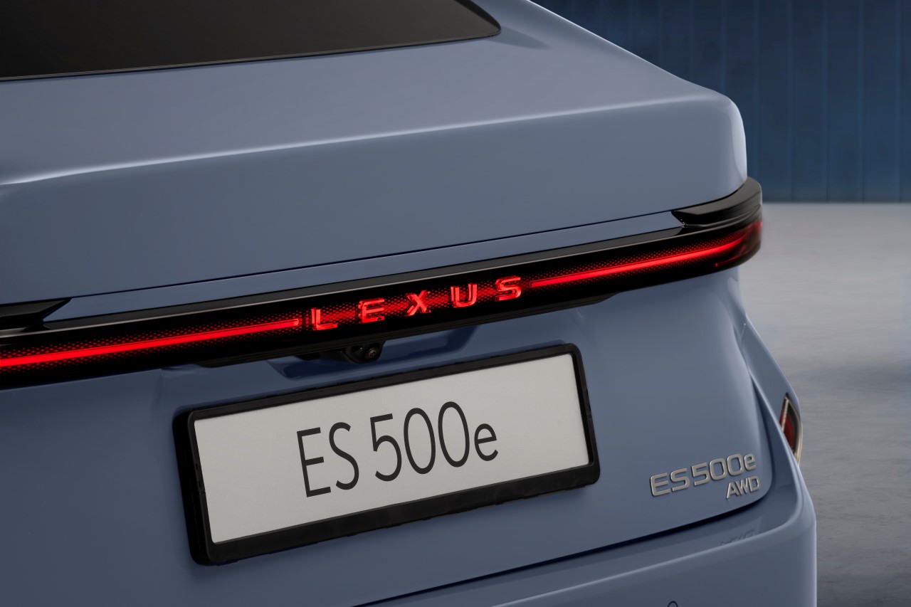 Evropská premiéra: nový Lexus ES posouvá styl, luxus a kultivovanost sedanu na vyšší úroveň 