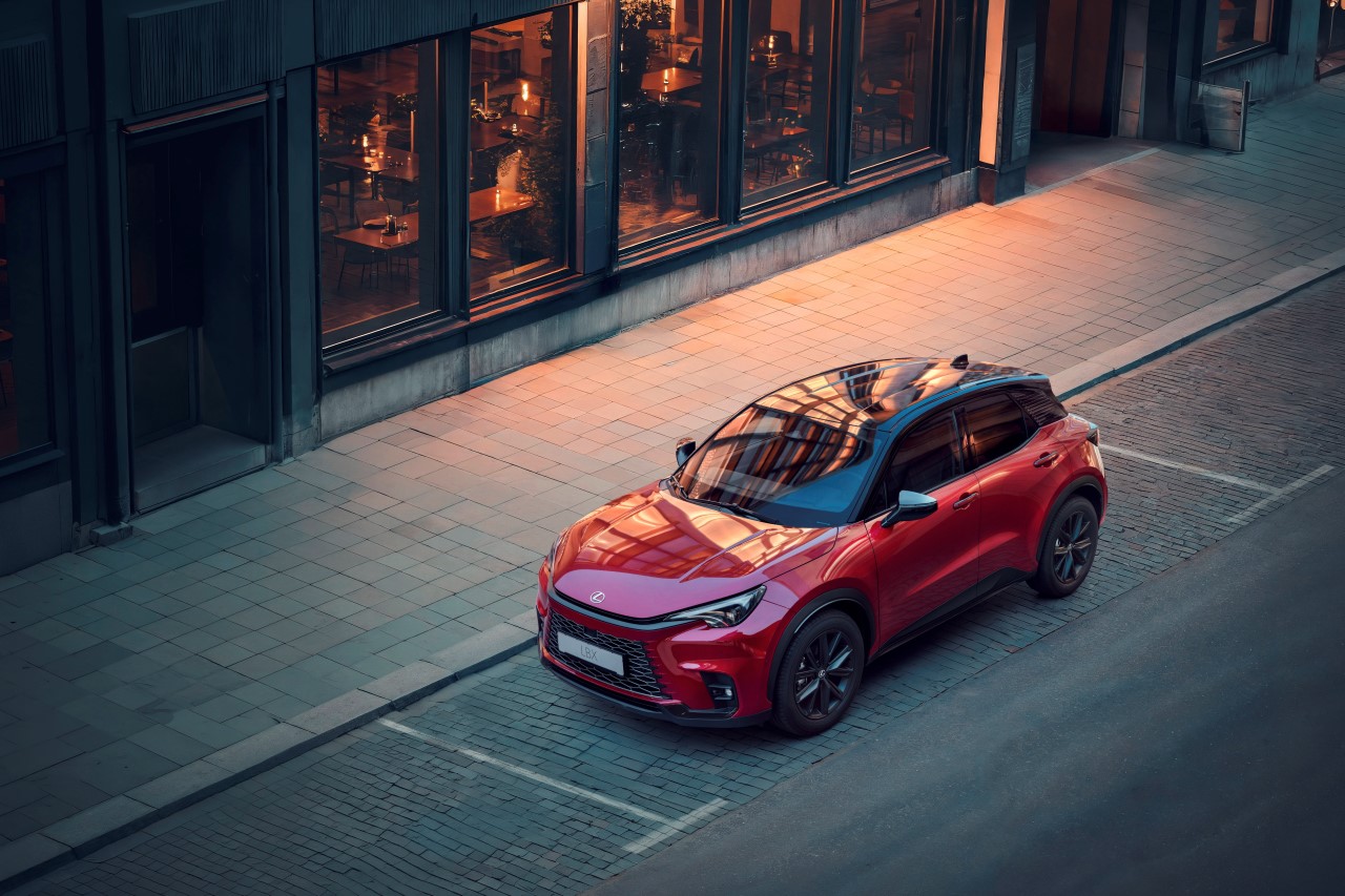 Väčšie neznamená prémiovejšie. Lexus prichádza s dôkazom