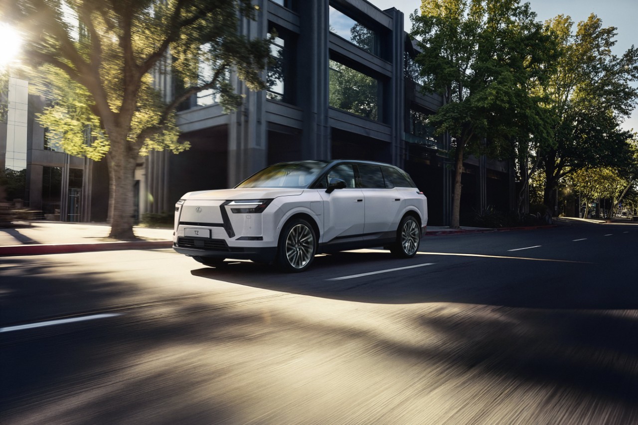 LEXUS ODHAĽUJE MODEL TZ – ÚPLNE NOVÉ, PLNE ELEKTRICKÉ ŠESŤMIESTNE SUV