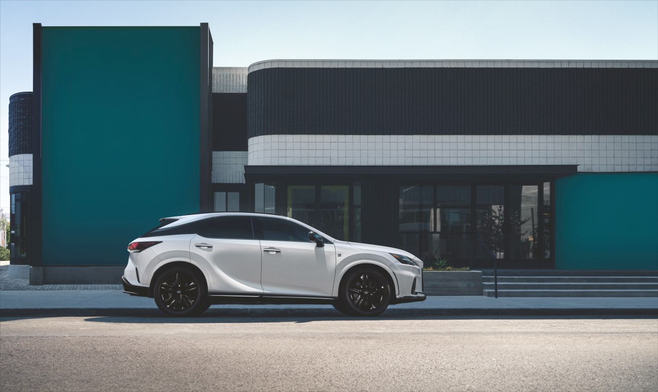 VO SVETE PREDALO UŽ VIAC AKO 8 MILIÓNOV SUV. LEXUS JE PRIEKOPNÍKOM POPULÁRNEHO SEGMENTU OD ROKU 1998