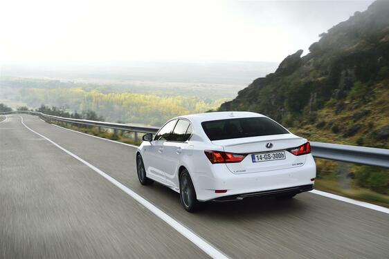 GS 300h 2013