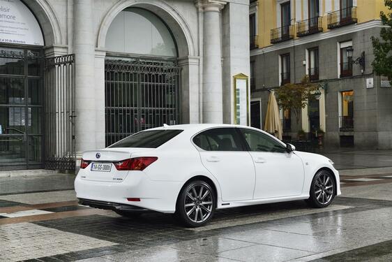 GS 300h 2013