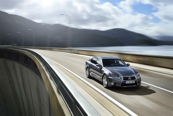 GS 300h 2013