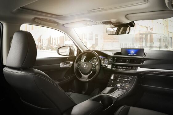 MODERNIZOVANÝ LEXUS CT 200H - MODERNIZOVANÝ LEXUS CT 200H-ŠPORTOVEJŠÍ VZHĽAD, UPRAVENÝ INTERIÉR A PROGRESÍVNA VÝBAVA
