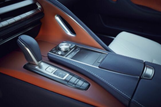 LEXUS LC V NOVOM MODROM ODTIENI STRUCTURAL BLUE