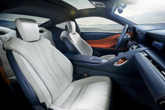 LEXUS LC V NOVOM MODROM ODTIENI STRUCTURAL BLUE
