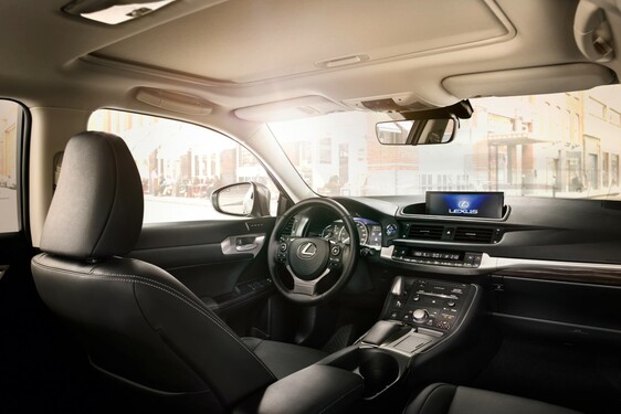 Lexus CT 200h - „vytúnované“ multimediálne systémy