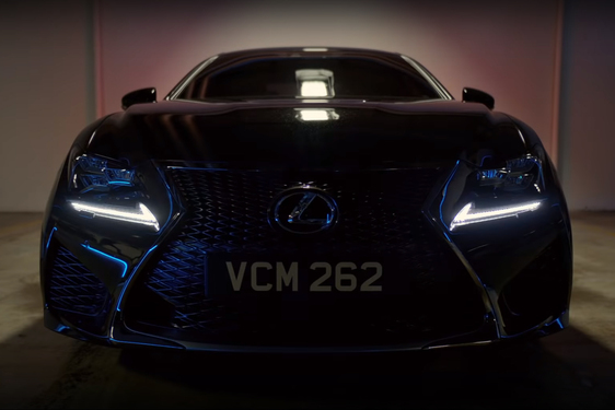 Lexus ako zbraň  pre boj s mimozemšťanmi v snímke Muži v čiernom - Globálna hrozba 