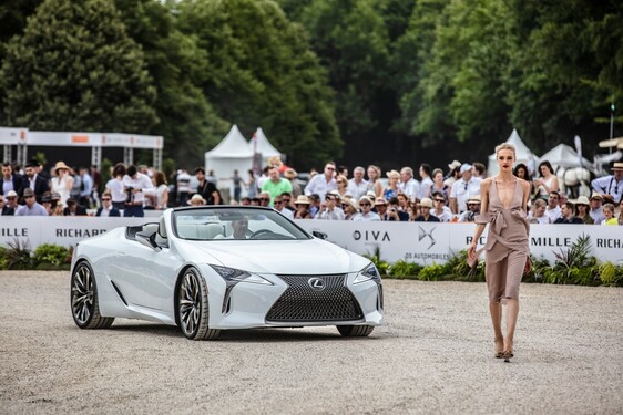 UX ART CAR