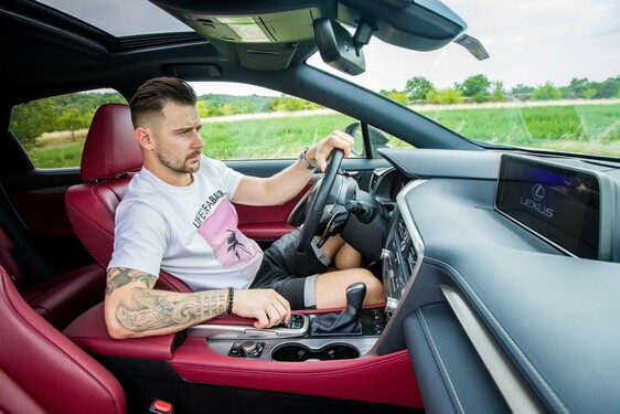 Tomášom Tatar exkluzívne aj o modeli Lexus RX 450h
