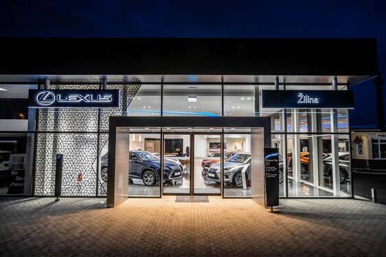 LEXUS ROZŠIRUJE SVOJU PREDAJNÚ SIEŤ OTVORENÍM NOVÉHO SHOWROOMU V ŽILINE 