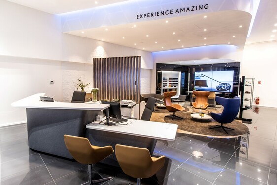 LEXUS ROZŠIRUJE SVOJU PREDAJNÚ SIEŤ OTVORENÍM NOVÉHO SHOWROOMU V ŽILINE 