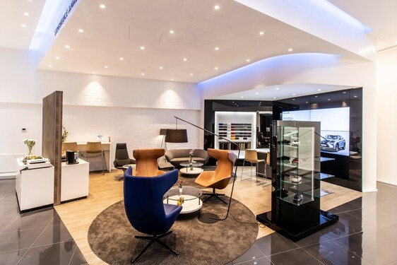 LEXUS ROZŠIRUJE SVOJU PREDAJNÚ SIEŤ OTVORENÍM NOVÉHO SHOWROOMU V ŽILINE 