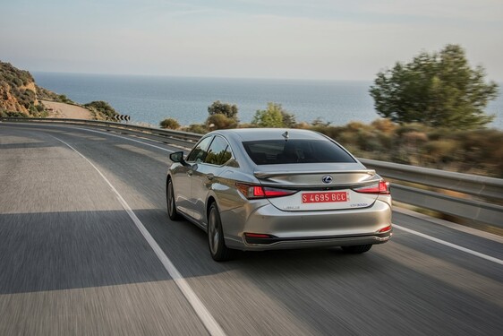 ES 300h Sonic Titanium