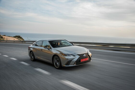 ES 300h Sonic Titanium