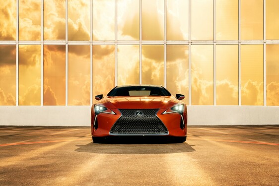 V kupé Lexus LC 2021 má premiéru nová farba – žiarivá oranžová