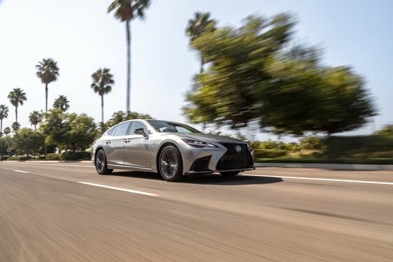 Nový vlajkový sedan Lexus LS prináša nevídaný komfort jazdy vďaka zmyslu značky Lexus pre detail