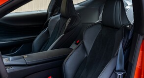 V kupé Lexus LC 2021 má premiéru nová farba – žiarivá oranžová