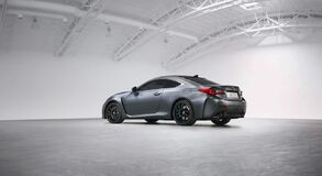 LEXUS V ŽENEVE OSLAVUJE 10. VÝROČIE SVOJICH MODELOV S OZNAČENÍM F