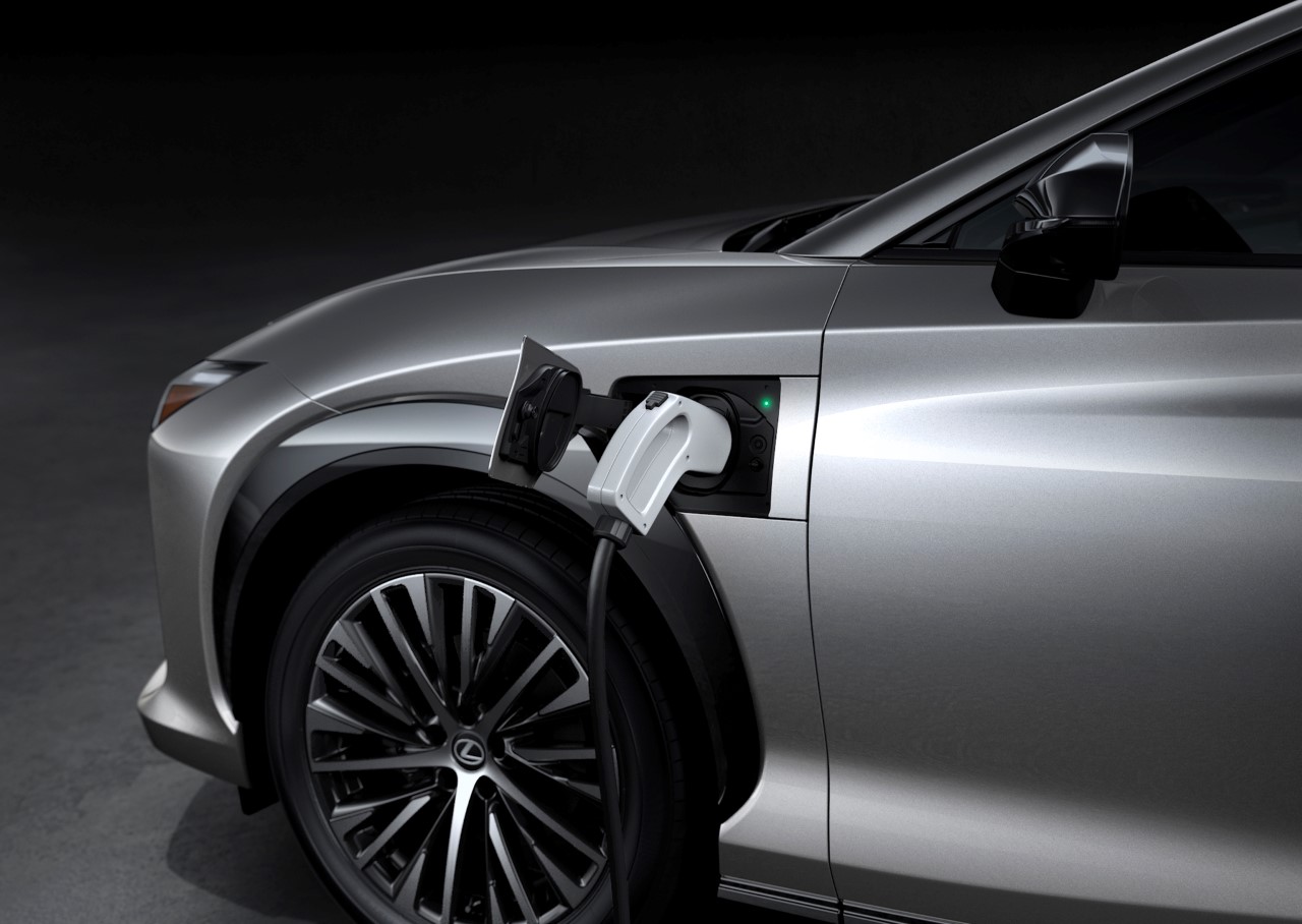 LEXUS JE LÍDROM  V OBLASTI INOVÁCIÍ TECHNOLÓGIÍ VOZIDIEL BEV, UVÁDZA NA TRH SYSTÉM ELEKTRONICKÉHO RIADENIA A VIRTUÁLNY SYSTÉM MANUÁLNEHO RADENIA