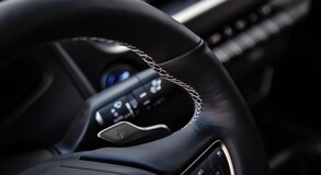 PLNOELEKTRICKÝ LEXUS UX 300E SO ZRETEĽNE JAPONSKOU DUŠOU VYRÁŽA NA EURÓPSKE CESTY